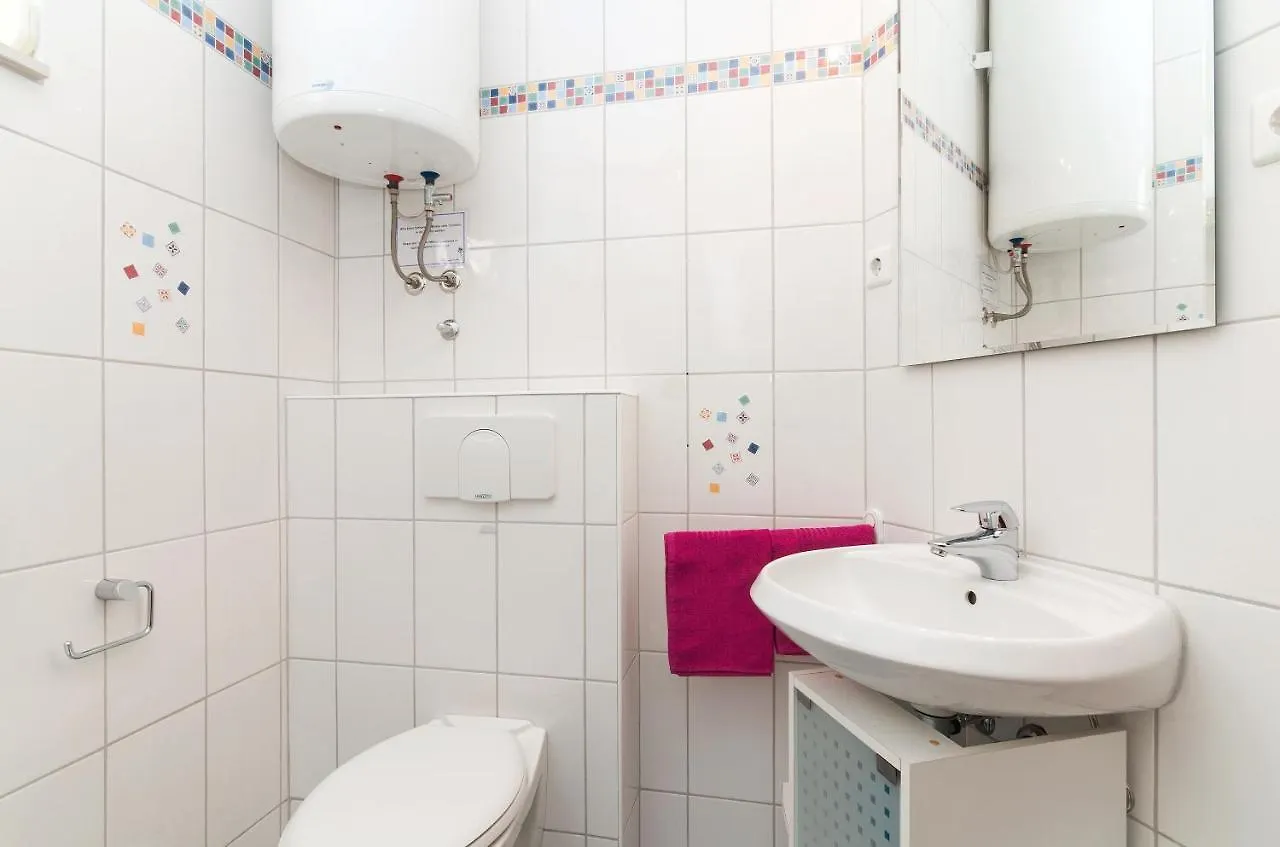 Apartment Villa Lavanda Starigrad Paklenica Kroatien